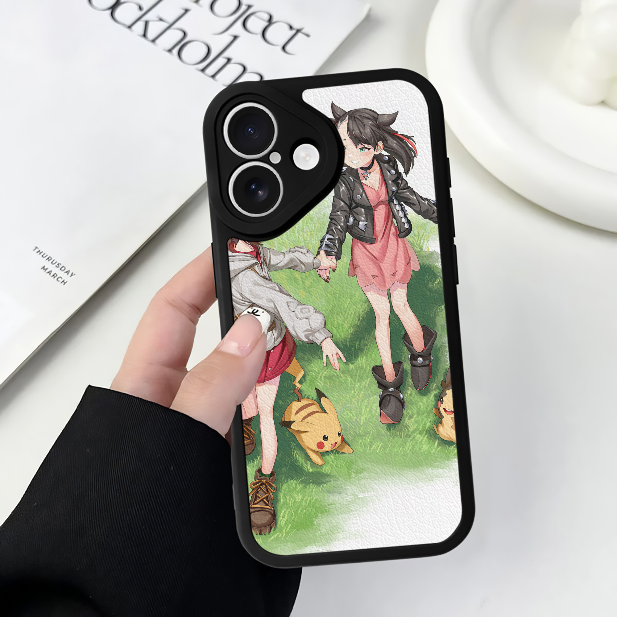 （画像用） ポケットモンスター Pokémon 【iPhone 16シリーズ対応】シリコンスマホケース（レザー調） 材質：シリコン
